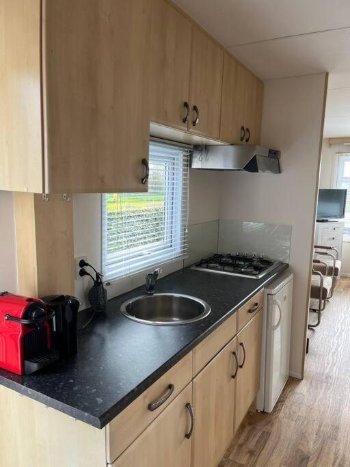Chalet + Tiny House Nabij Strand Petten Esterno foto