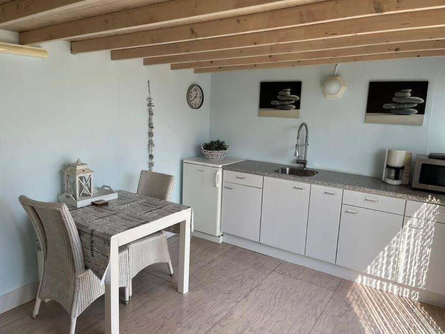 Chalet + Tiny House Nabij Strand Petten Esterno foto